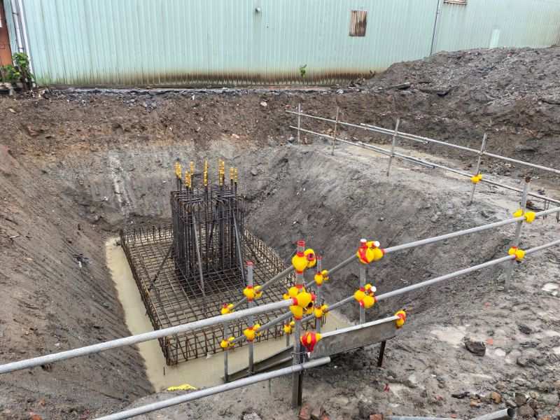 0123- 工程宣導看板、組合屋及圍籬施工