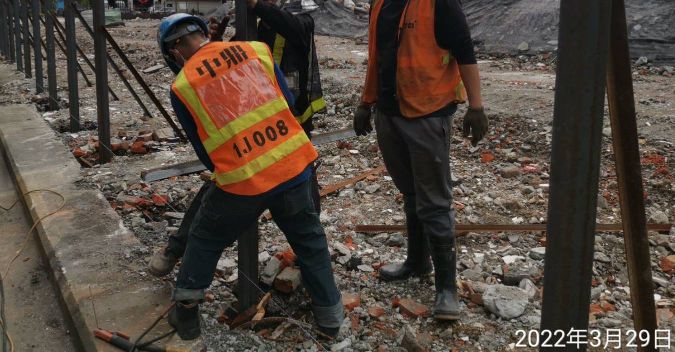 0329-建物拆除、整地破碎、圍籬施作、B8類廢棄物會磅、管理維護(施工架搭設及防塵網覆蓋)