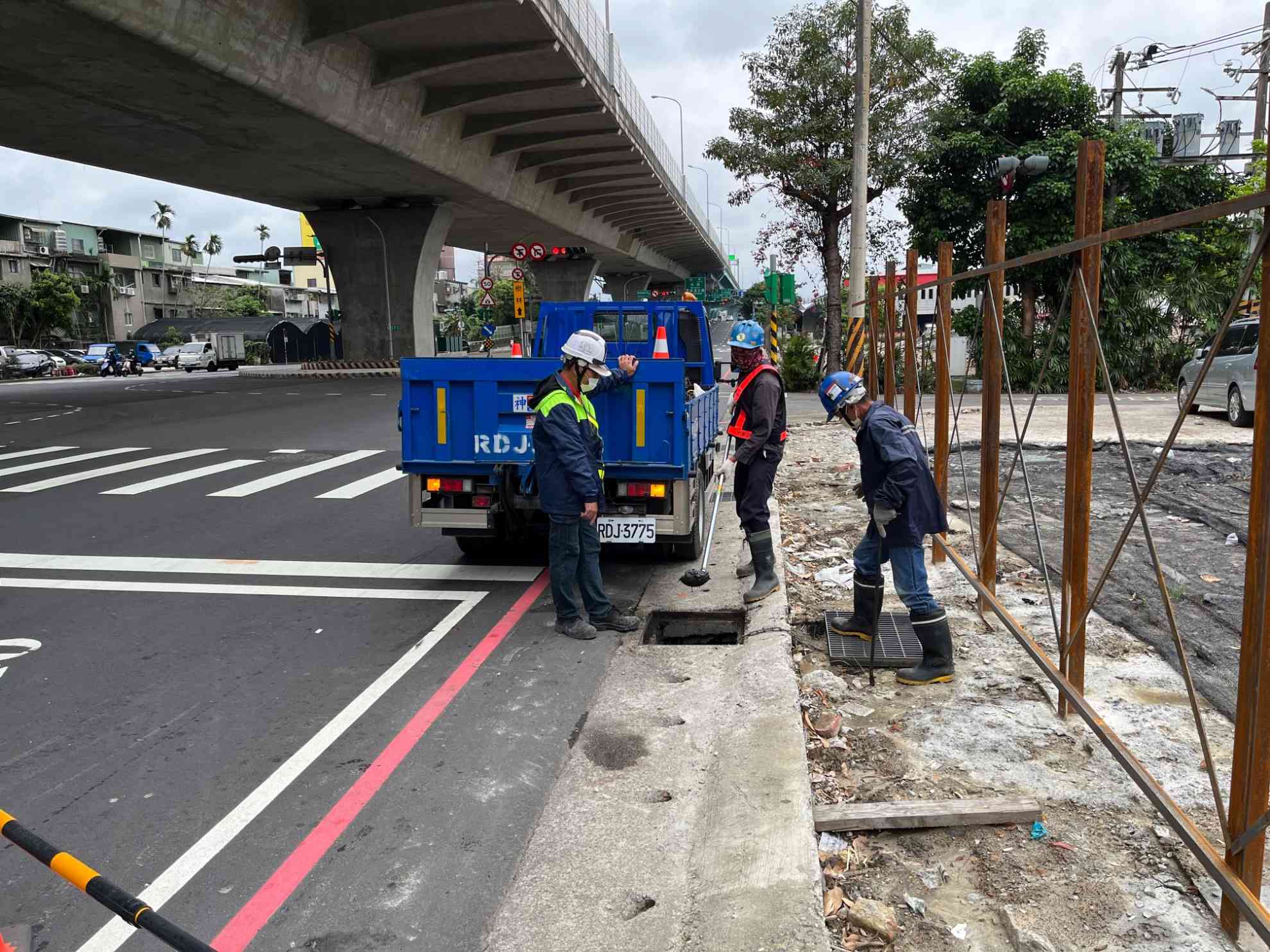 0401-建物拆除、PD03沉沙池及環漢路臨時排水溝地坪破碎、B8類廢棄物會磅及管理維護(水溝清理)