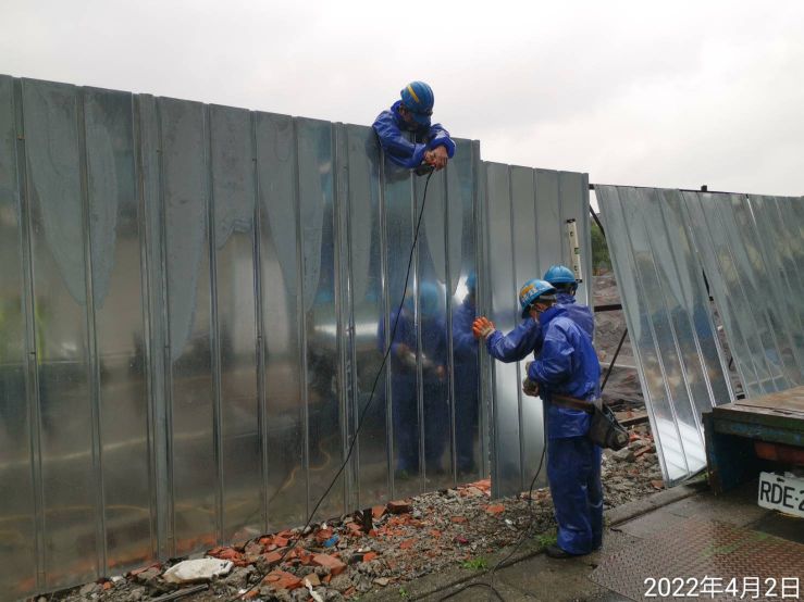 0402-建物拆除、圍籬施作及管理維護(自來水維修)/捷運2號出口(人行通道標示)