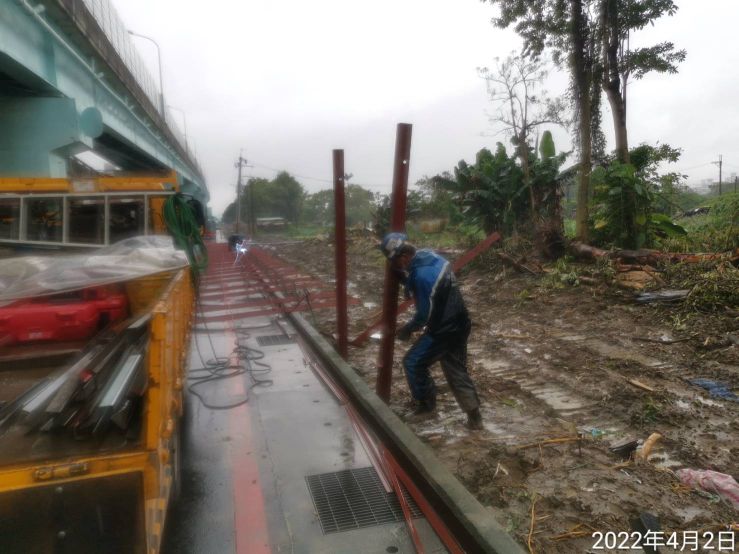 0402-建物拆除、圍籬施作及管理維護(自來水維修)/捷運2號出口(人行通道標示)