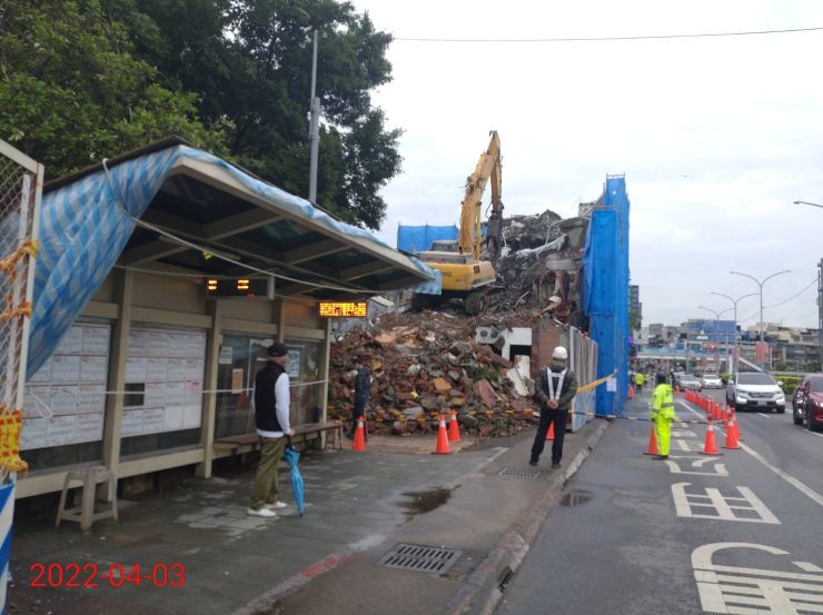 0403-建物拆除、臨時排水設施/地面破碎及管理維護(人行道清掃)