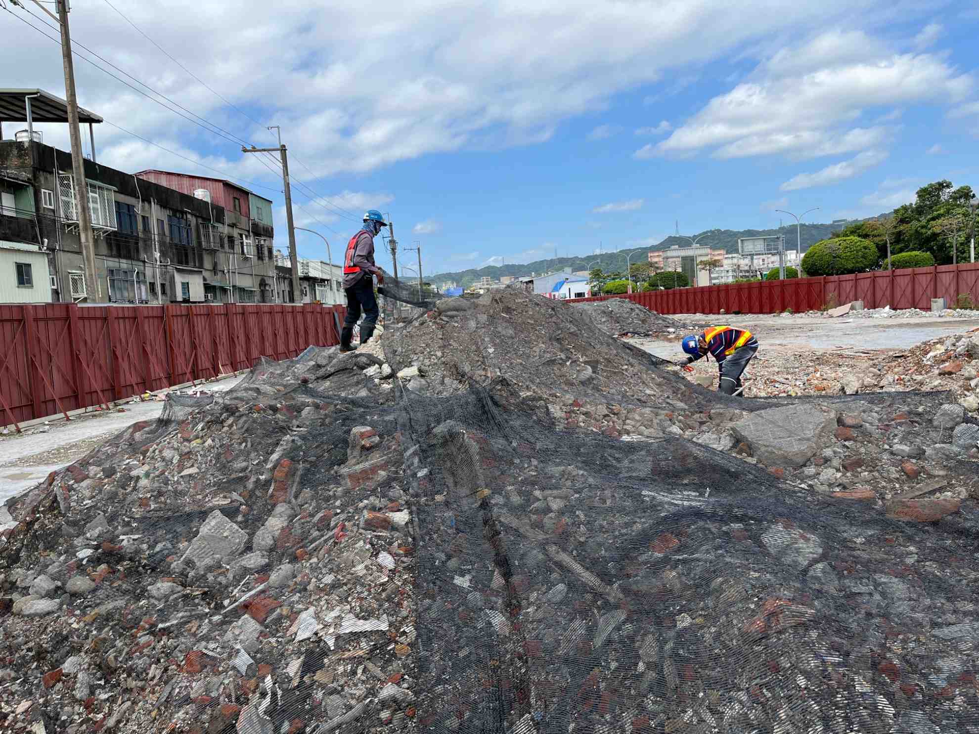 0404- 建物拆除、圍籬施作、污水工程及管理維護(防塵網覆蓋)