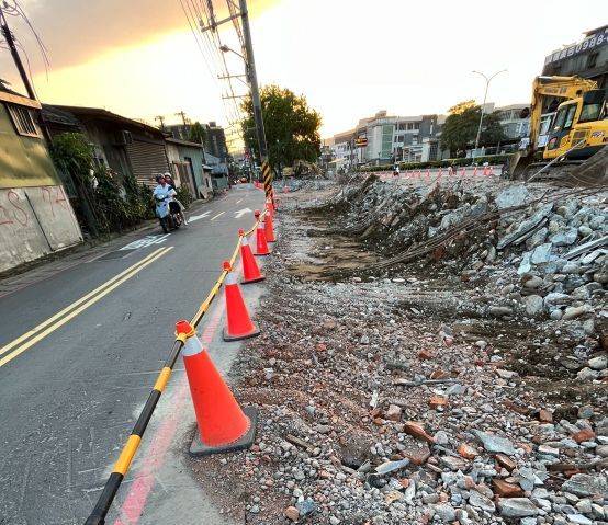 0410-圍籬施作、臨時排水工程(地坪破碎)及管理維護(工區管制)