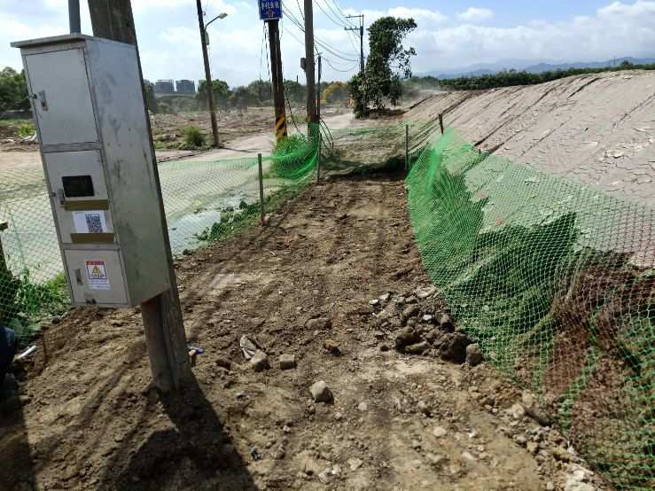 0426-圍籬施作、B8類廢棄物出運管制、B8類廢棄物會磅及管理維護(台電用護欄)