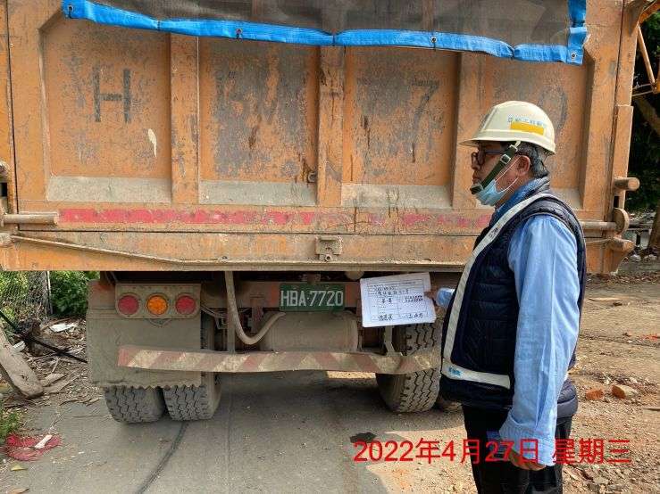 0427-圍籬施作、臨時排水工程、整地土方工程、B8類廢棄物出運管制、B8類廢棄物會磅及宣導看板工程