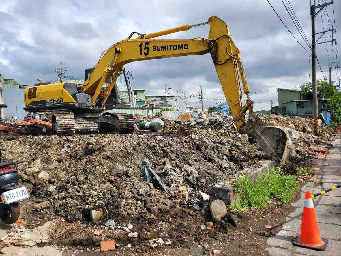 0505-圍籬施作、B8類廢棄物出運管制、B8類廢棄物會磅、臨時排水工程、整地土方工程工程及管理維護(恢復式導桿安裝/甲種圍籬)