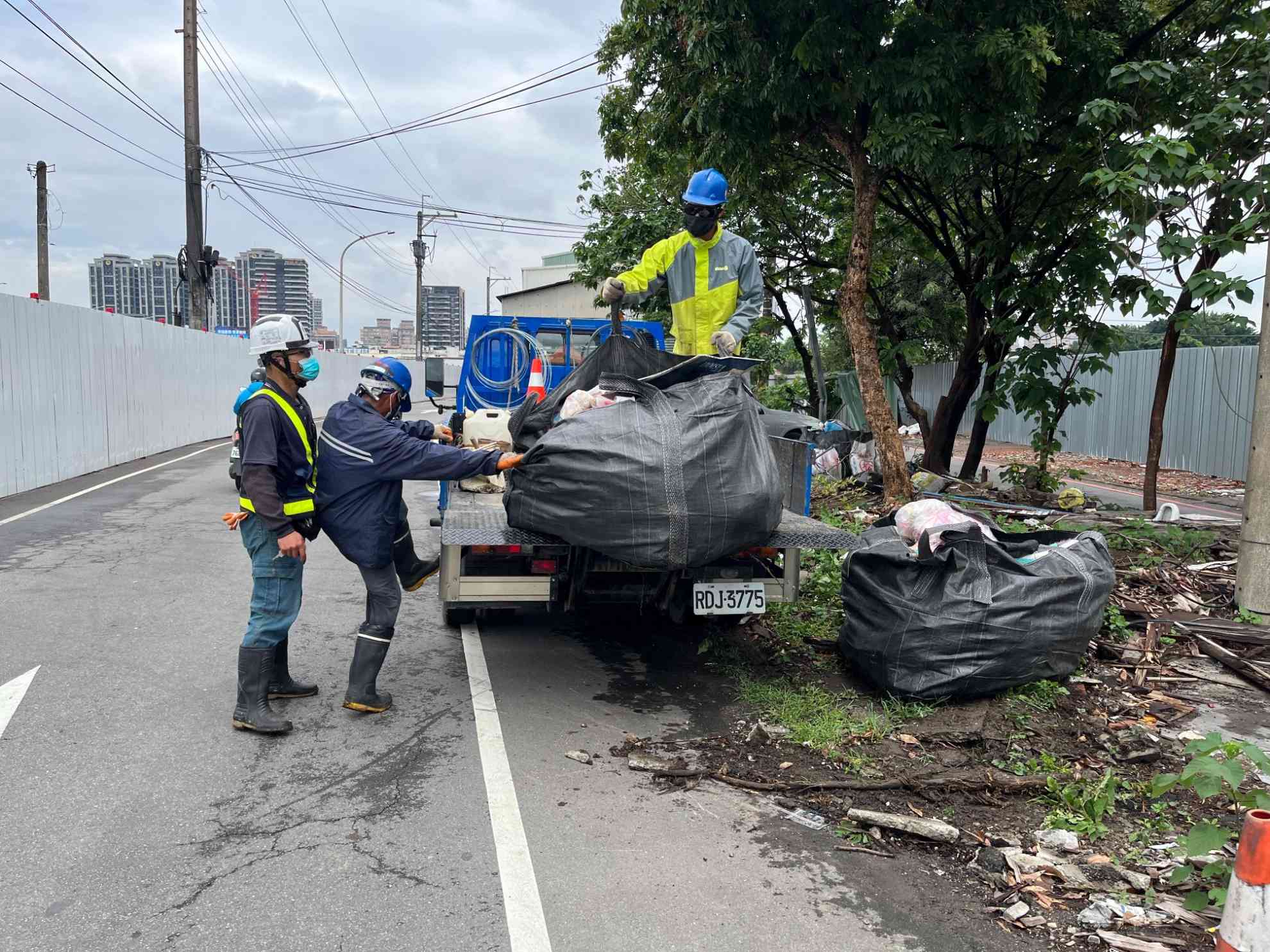 0511-圍籬施作、臨時排水工程、整地土方工程、污水工程及管理維護(垃圾清運/111年度防汛巡查)