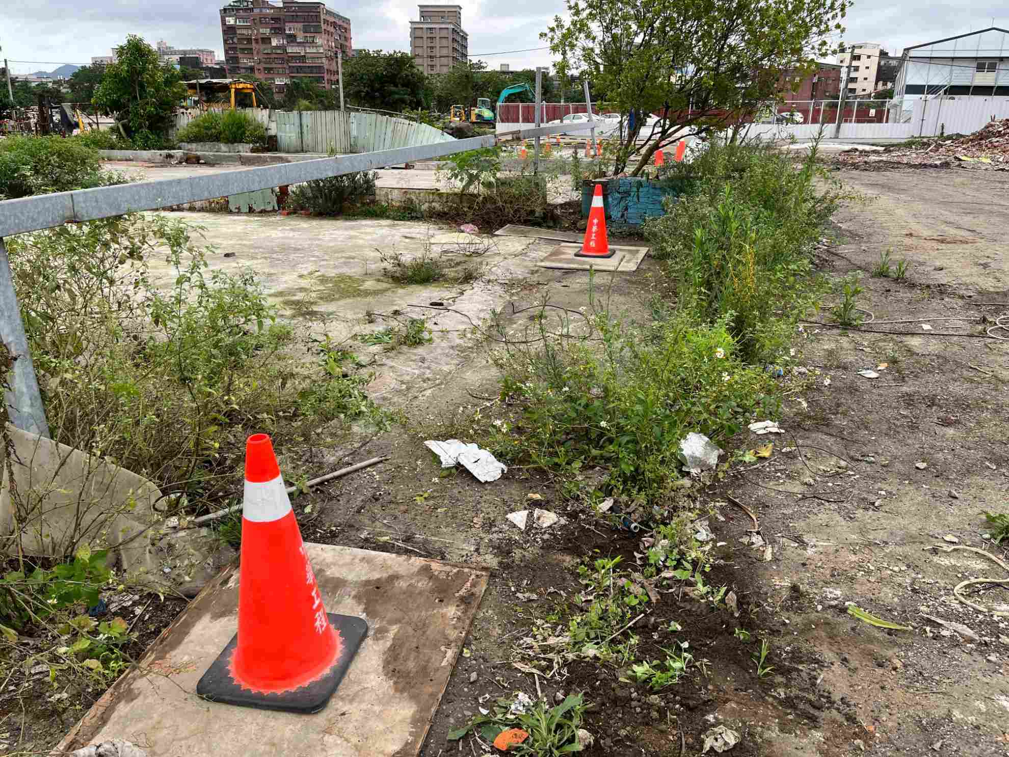 0518-建物拆除、圍籬施作、臨時排水工程、污水工程及管理維護(水溝蓋板鋪設)