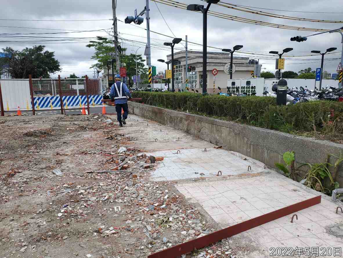 0520-建物拆除、圍籬施作、臨時排水工程、有價料會磅及管理維護(排水溝清理/防塵網覆蓋/交通錐連桿圍設)