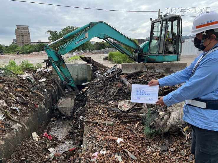 0520-建物拆除、圍籬施作、臨時排水工程、有價料會磅及管理維護(排水溝清理/防塵網覆蓋/交通錐連桿圍設)