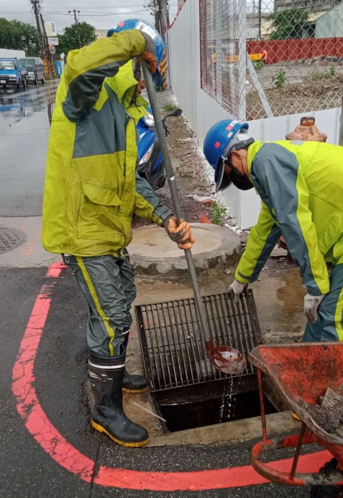 0526-圍籬施作、臨時排水工程、污水工程及管理維護(水溝清理/路樹處理)