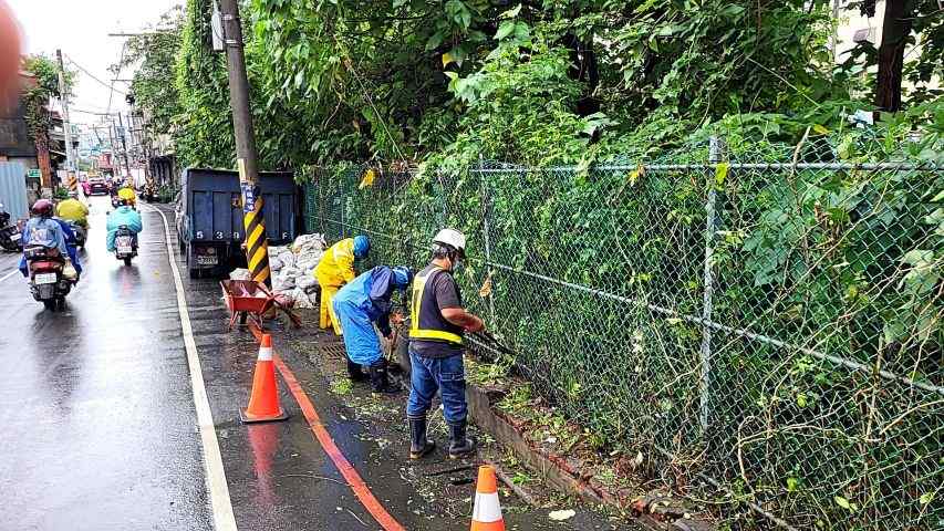 0610-圍籬施作、B8類廢棄物會磅、整地土方工程及管理維護(雜草修剪/廢棄磚塊搬運/溝蓋修補/路面清洗)