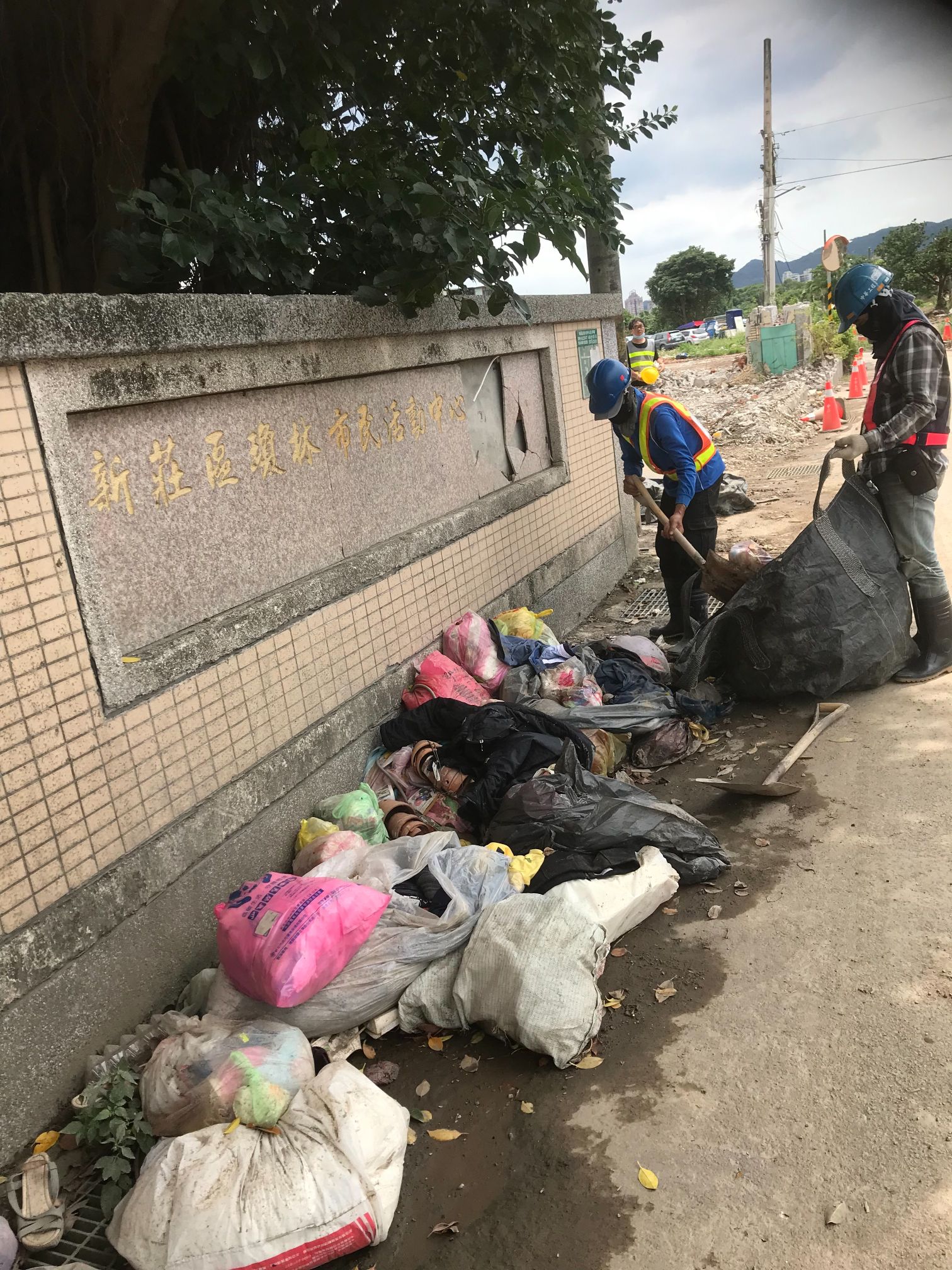 0617-圍籬施作、B8類廢棄物會磅、整地土方工程、污水工程及管理維護(廢棄物運棄/垃圾清理/排水溝修補)