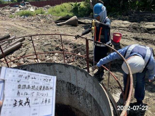 0722-整地土方工程、圍籬施作、臨時排水工程、污水工程及管理維護(雜草清除/除草/路面整理)/臨時照明(燈具安裝)
