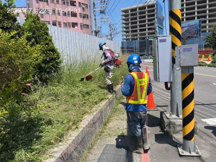0722-整地土方工程、圍籬施作、臨時排水工程、污水工程及管理維護(雜草清除/除草/路面整理)/臨時照明(燈具安裝)