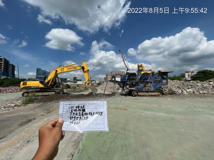 0805-整地土方工程、圍籬施作、臨時排水工程、污水工程及管理維護(路面清洗,路面灑水/滯洪池抽排水/開口封閉/路面整理/開口圍設/消防發電機進場/路面修補)