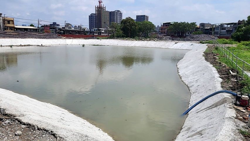 0905-整地土方工程、圍籬工程、有價料會磅及管理維護(圍籬復舊/滯洪池抽排水/路面灑水清洗/排水溝清理)