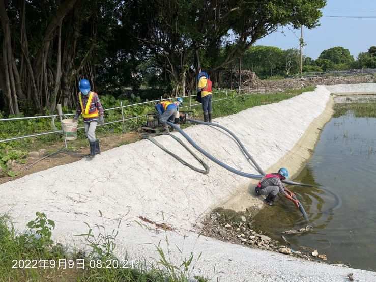 0909-整地土方工程、臨時排水工程、污水工程及管理維護(梅花防颱/(滯洪池抽排水/排水溝清理/路面修補/坑洞修補)