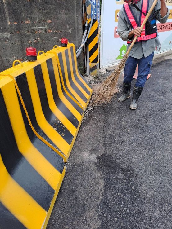 1018-整地土方工程、污水工程及管理維護(路面清理)