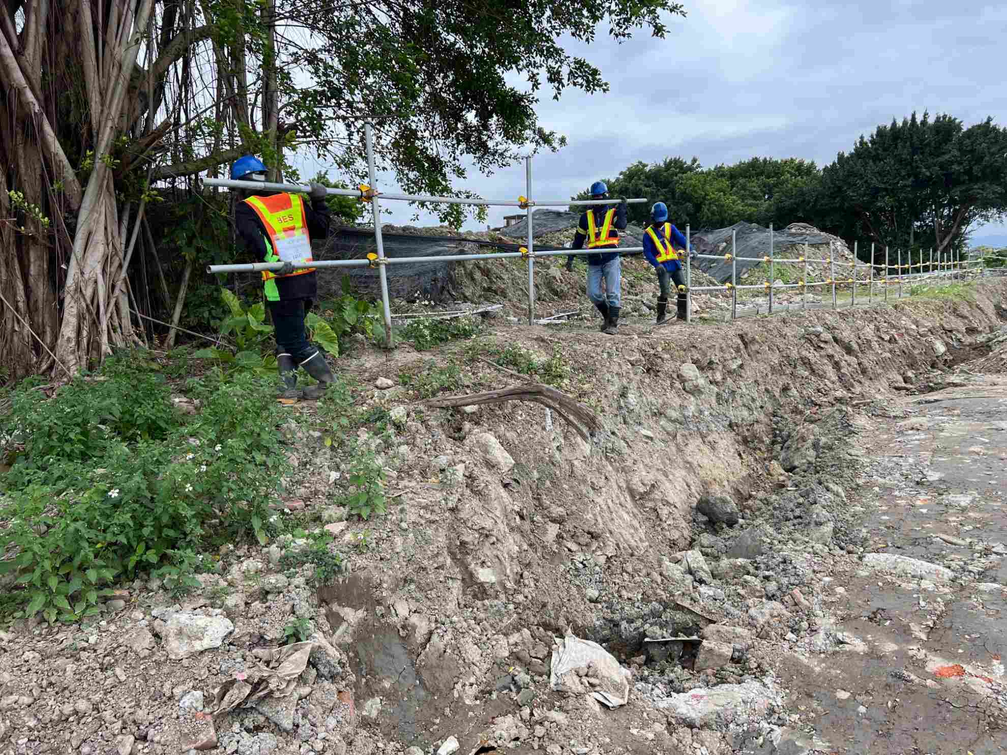 0215-整地土方工程、道路工程、排水工程、污水工程及管理維護(共同管道護欄拆除)