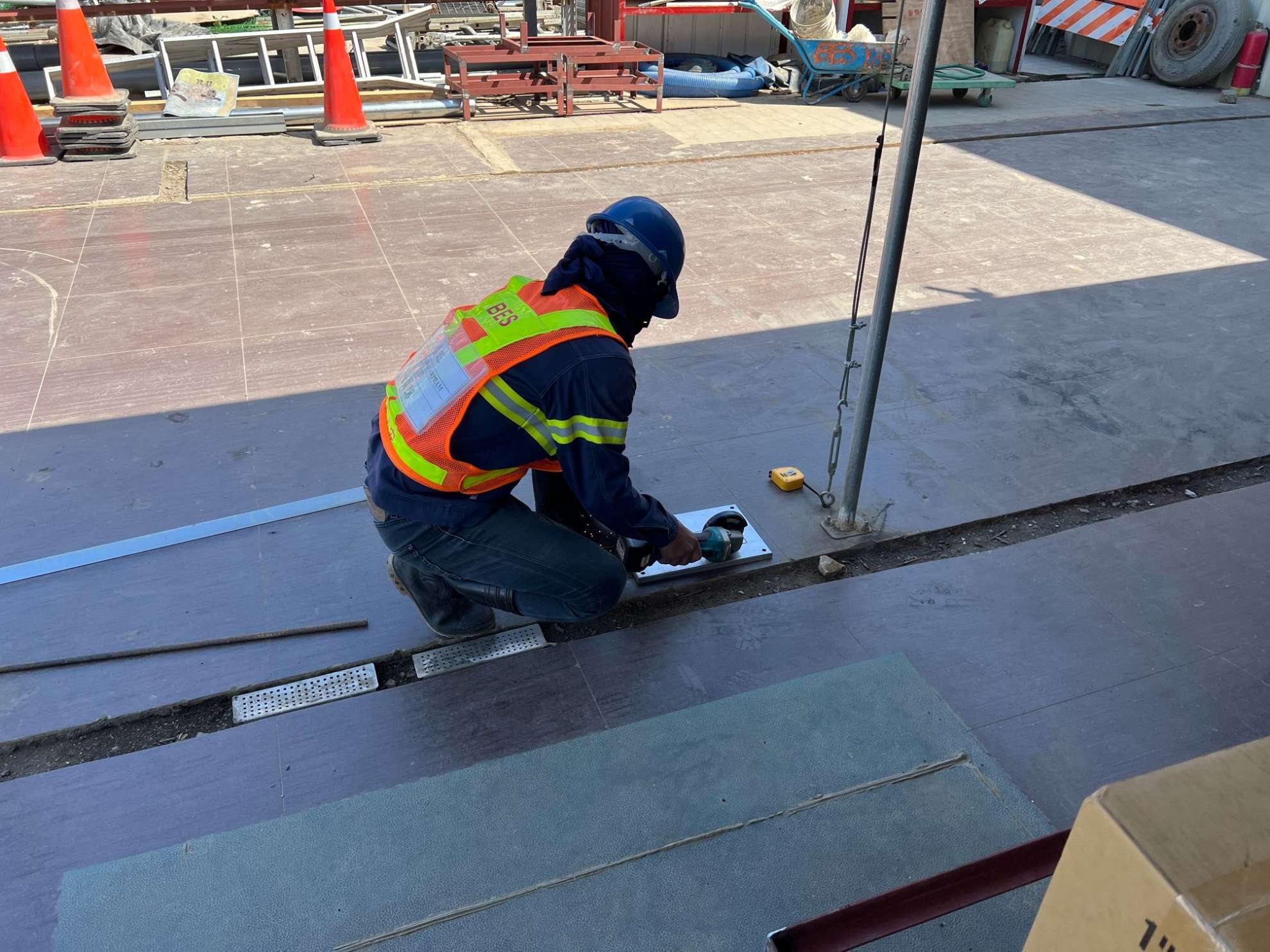 0305-整地土方工程、排水工程及管理維護(底座焊接加工,分電盤配線組裝/防塵網覆蓋)