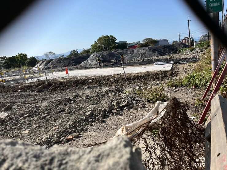 0305-整地土方工程、排水工程及管理維護(底座焊接加工,分電盤配線組裝/防塵網覆蓋)