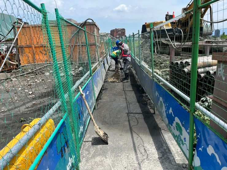 0613-整地土方工程、道路工程、排水工程、汙水工程、共管工程、B8類廢棄物載運及管理維護(勤前教育/自來水管封管完成/人行道清理/灑水設備水表安裝) 0613-整地土方工程、道路工程、排水工程、汙水工程、共管工程、B8類廢棄物載運及管理維護(勤前教育/自來水管封管完成/人行道清理/灑水設備水表安裝)