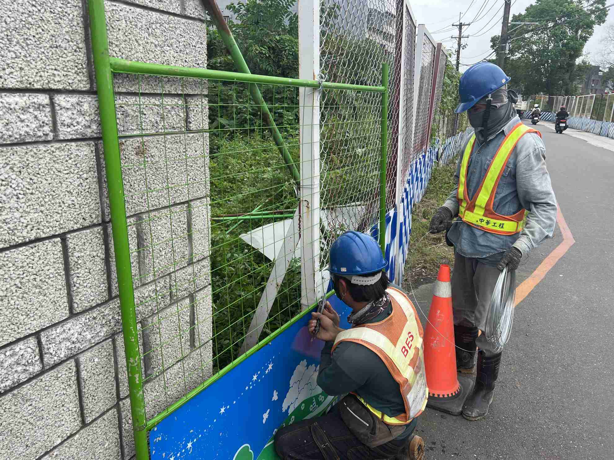 0804-整地土方工程、道路工程、排水工程、汙水工程、共管工程及管理維護(勤前教育)/風災後工區圍籬檢查