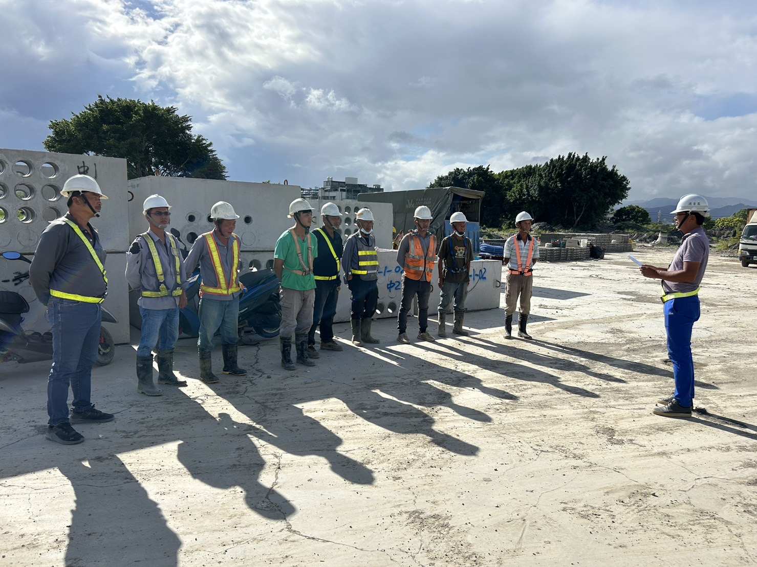 0830-整地土方工程、道路工程、排水工程、汙水工程、共管工程及管理維護(勤前教育/路面清洗)