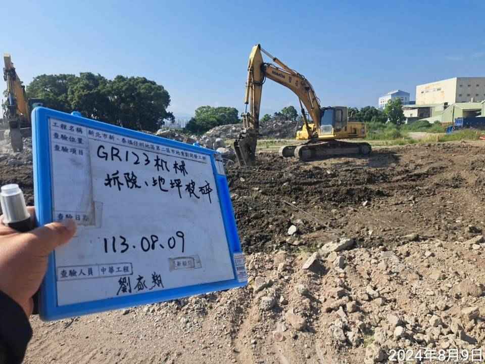 0809-整地土方工程、道路工程、排水工程、污水工程、共管工程、圍籬工程及管理維護(勤前教育)/20M-6-4-2改道路權移交公告(新樹路71~205號) 0809-整地土方工程、道路工程、排水工程、污水工程、共管工程、圍籬工程及管理維護(勤前教育)/20M-6-4-2改道路權移交公告(新樹路71~205號)