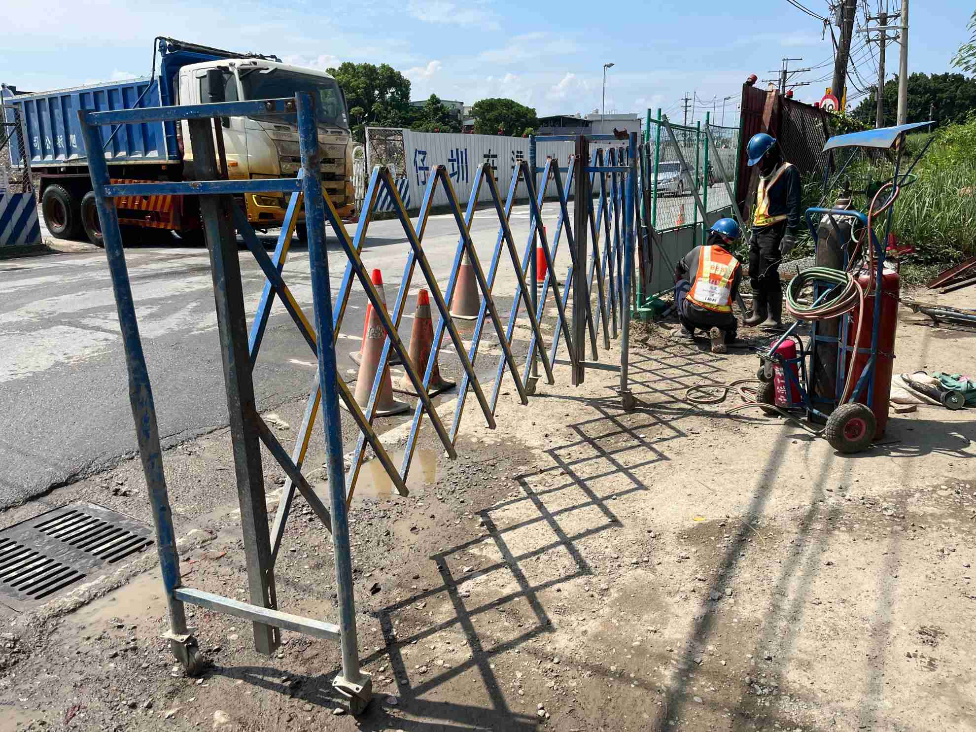 0810-整地土方工程、道路工程、排水工程、污水工程、共管工程、圍籬工程及管理維護(勤前教育)/圍籬及拉門修復 0810-整地土方工程、道路工程、排水工程、污水工程、共管工程、圍籬工程及管理維護(勤前教育)/圍籬及拉門修復
