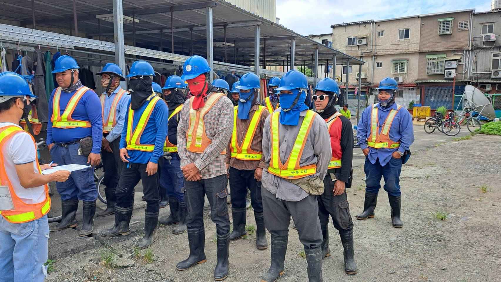 0818-道路工程、共管工程及管理維護(勤前教育)/(防汛)中環路內側排水溝清理/(敦親睦鄰)新樹路85巷路面整理