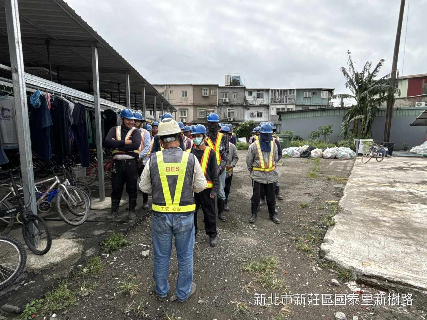 1102-整地土方工程、道路工程、排水工程、共管工程及管理維護(勤前教育)/康芮颱風後圍籬傾倒搶修
