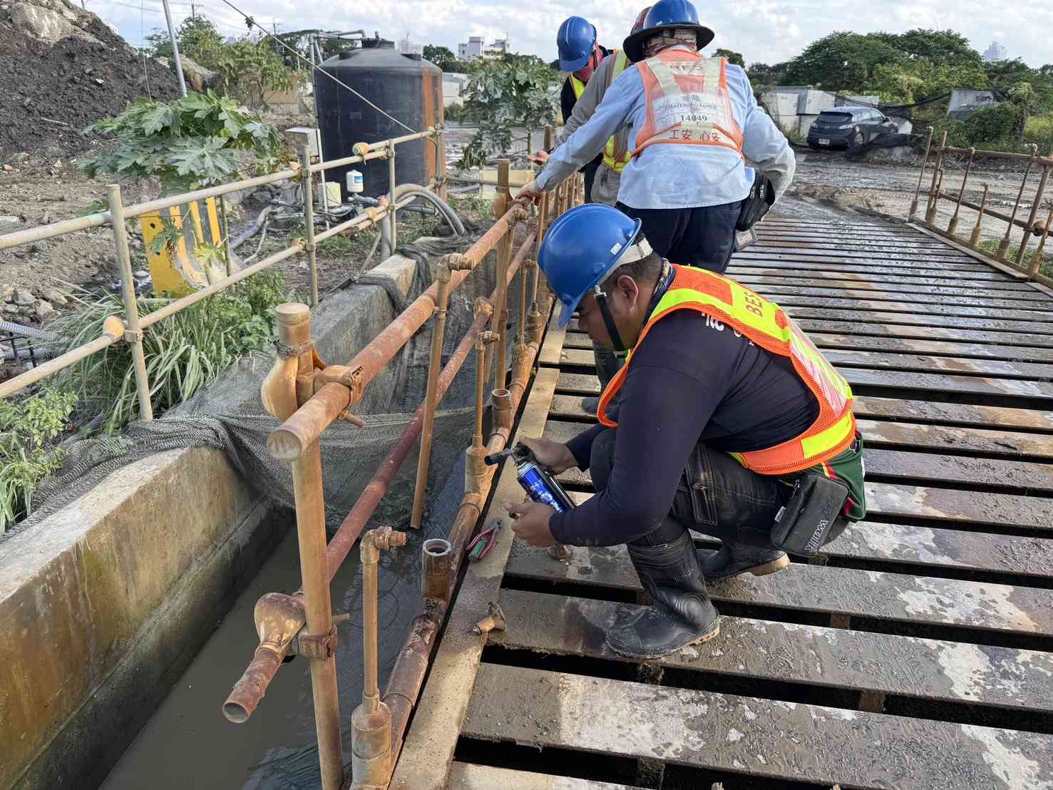 1204-整地土方工程、道路工程、排水工程、共管工程及管理維護(勤前教育)/洗車台管損修復