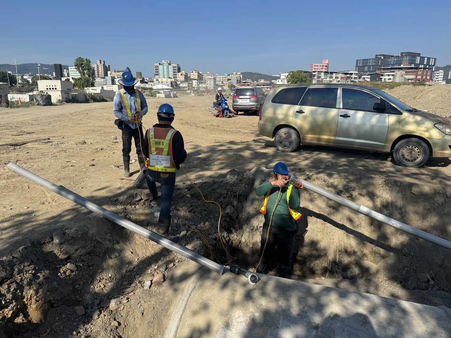 1001 整地土方工程、道路工程、排水工程、污水工程、共管工程、圍籬工程、機電工程及管理維護 1001 整地土方工程、道路工程、排水工程、污水工程、共管工程、圍籬工程、機電工程及管理維護