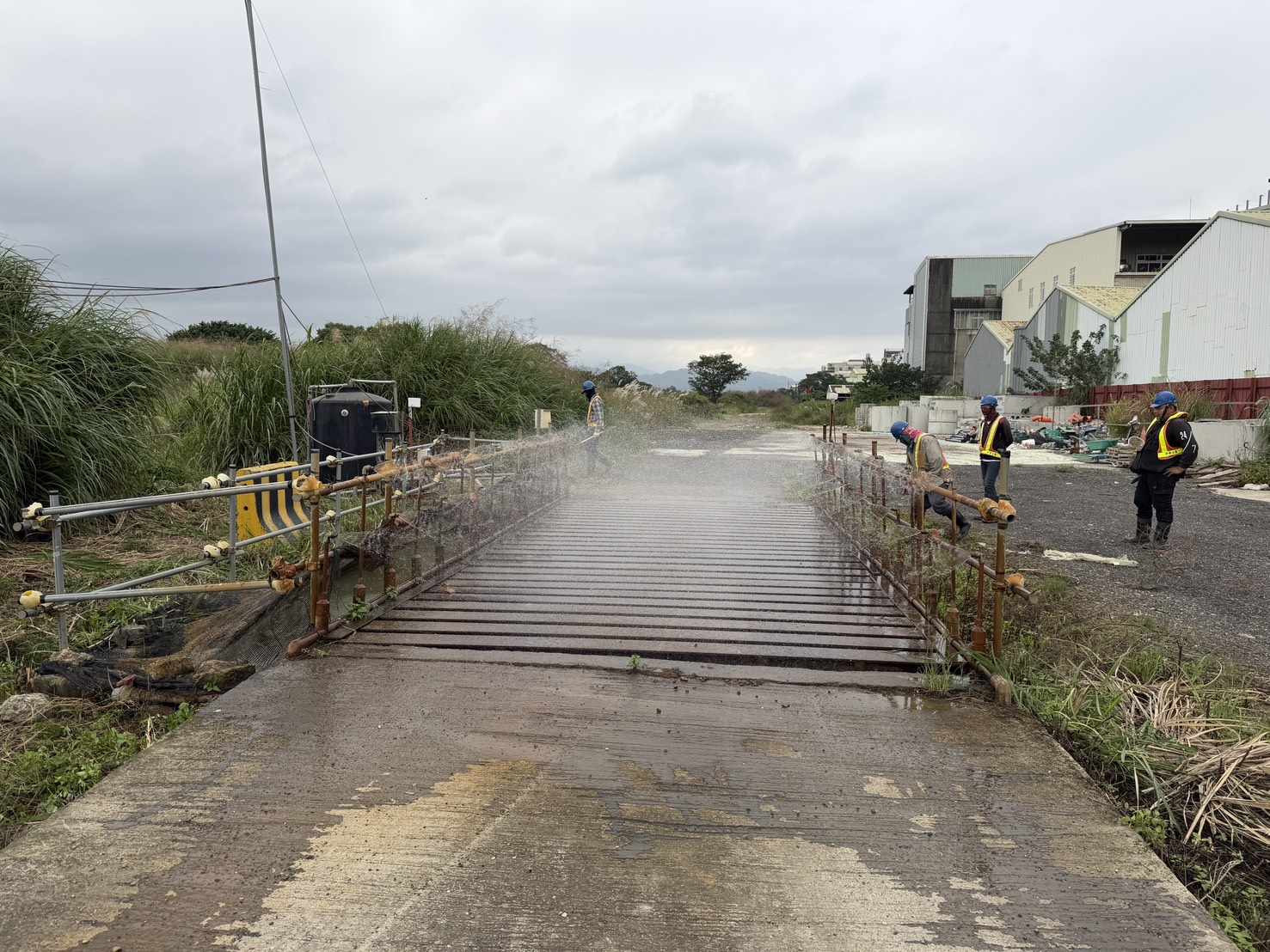 1121 整地土方工程、道路工程、排水工程、污水工程、共管工程、機電工程及管理維護/工區洗車台巡檢維護、雜草清除