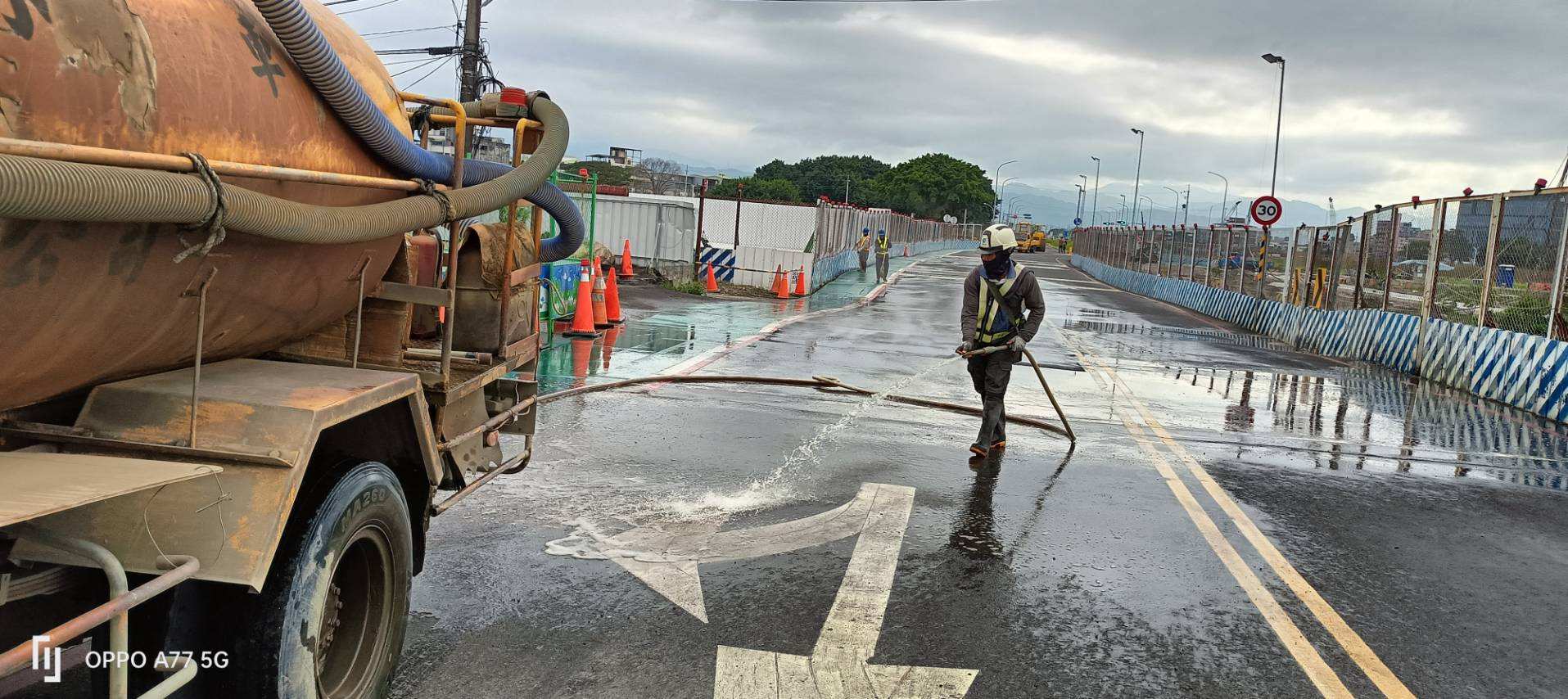 1122 整地土方工程、道路工程、排水工程、污水工程、共管工程、結構工程(橋梁)、機電工程及管理維護/路面修鋪及清洗