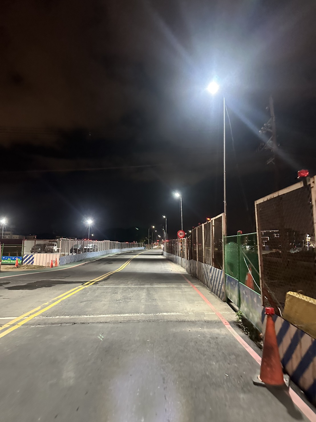 1206 整地土方工程、道路工程、排水工程、污水工程、共管工程、機電工程及管理維護/工區臨時照明巡檢