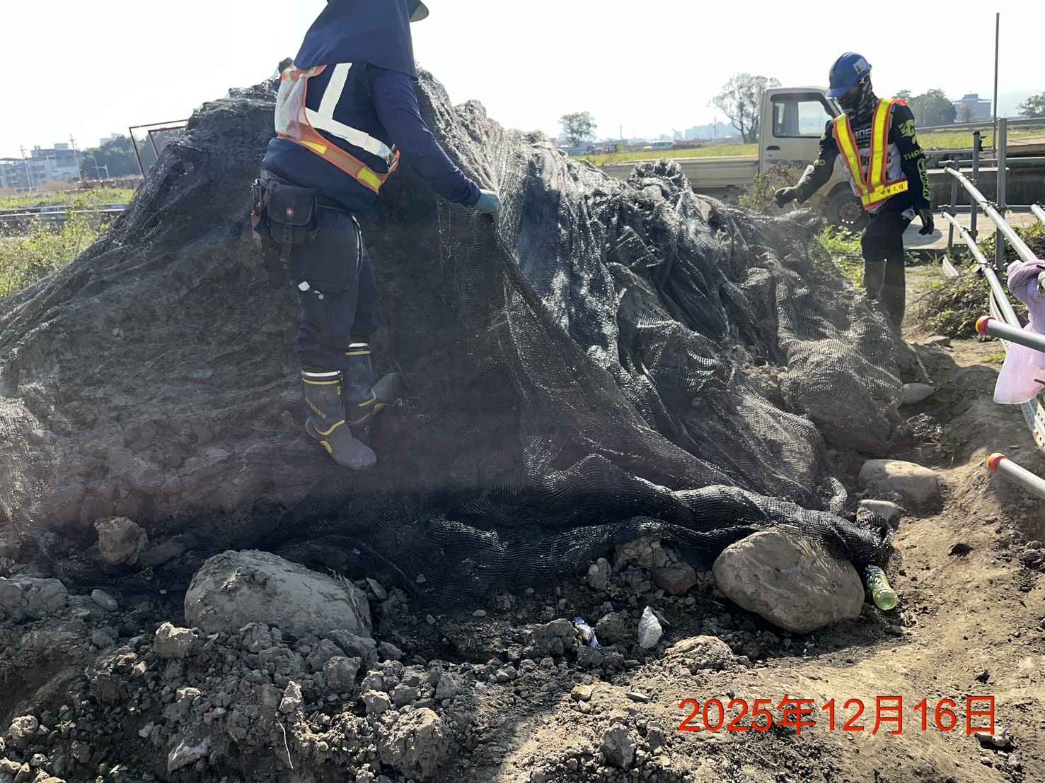 1216 整地土方工程、道路工程、排水工程、污水工程、共管工程、結構工程(橋梁)、機電工程及管理維護/工區土方防塵覆蓋 1216 整地土方工程、道路工程、排水工程、污水工程、共管工程、結構工程(橋梁)、機電工程及管理維護/工區土方防塵覆蓋