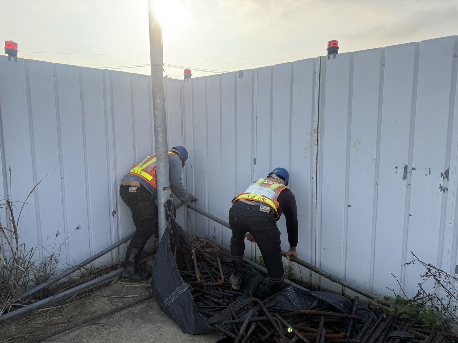 0105 整地土方工程、道路工程、排水工程、污水工程、共管工程、結構工程(橋梁)、機電工程及管理維護/福營路便道新設臨時照明 0105 整地土方工程、道路工程、排水工程、污水工程、共管工程、結構工程(橋梁)、機電工程及管理維護/福營路便道新設臨時照明