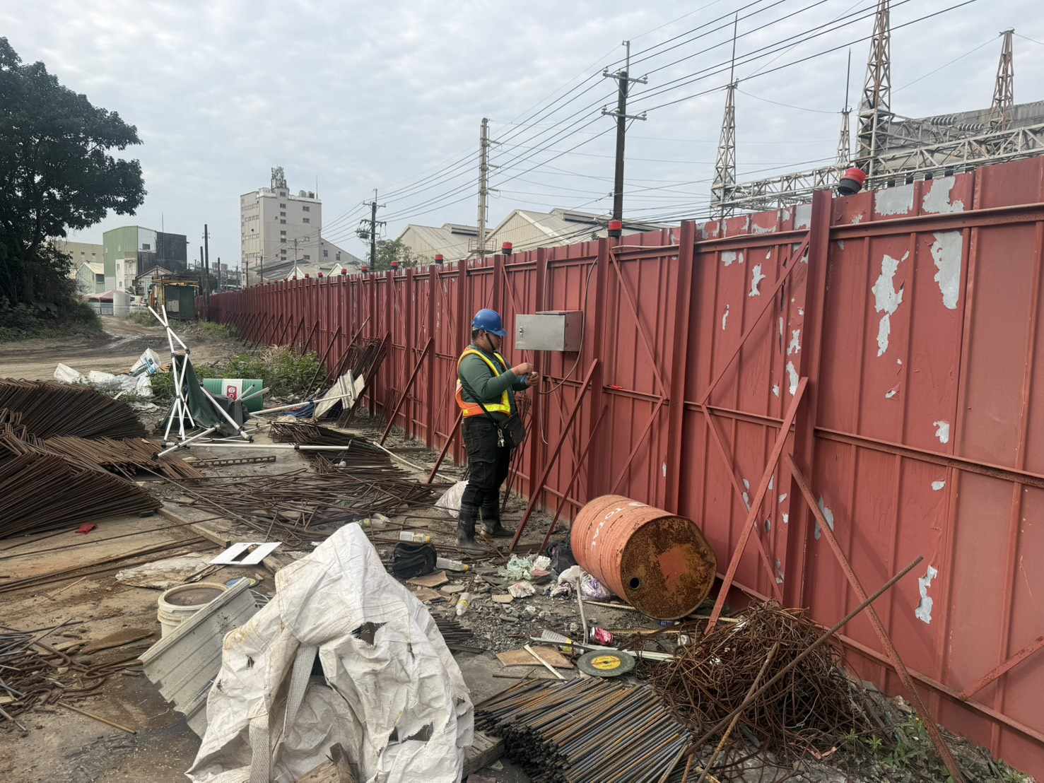 0117 整地土方工程、道路工程、排水工程、污水工程、共管工程、結構工程(橋梁)、機電工程及管理維護//工區安裝臨時電源