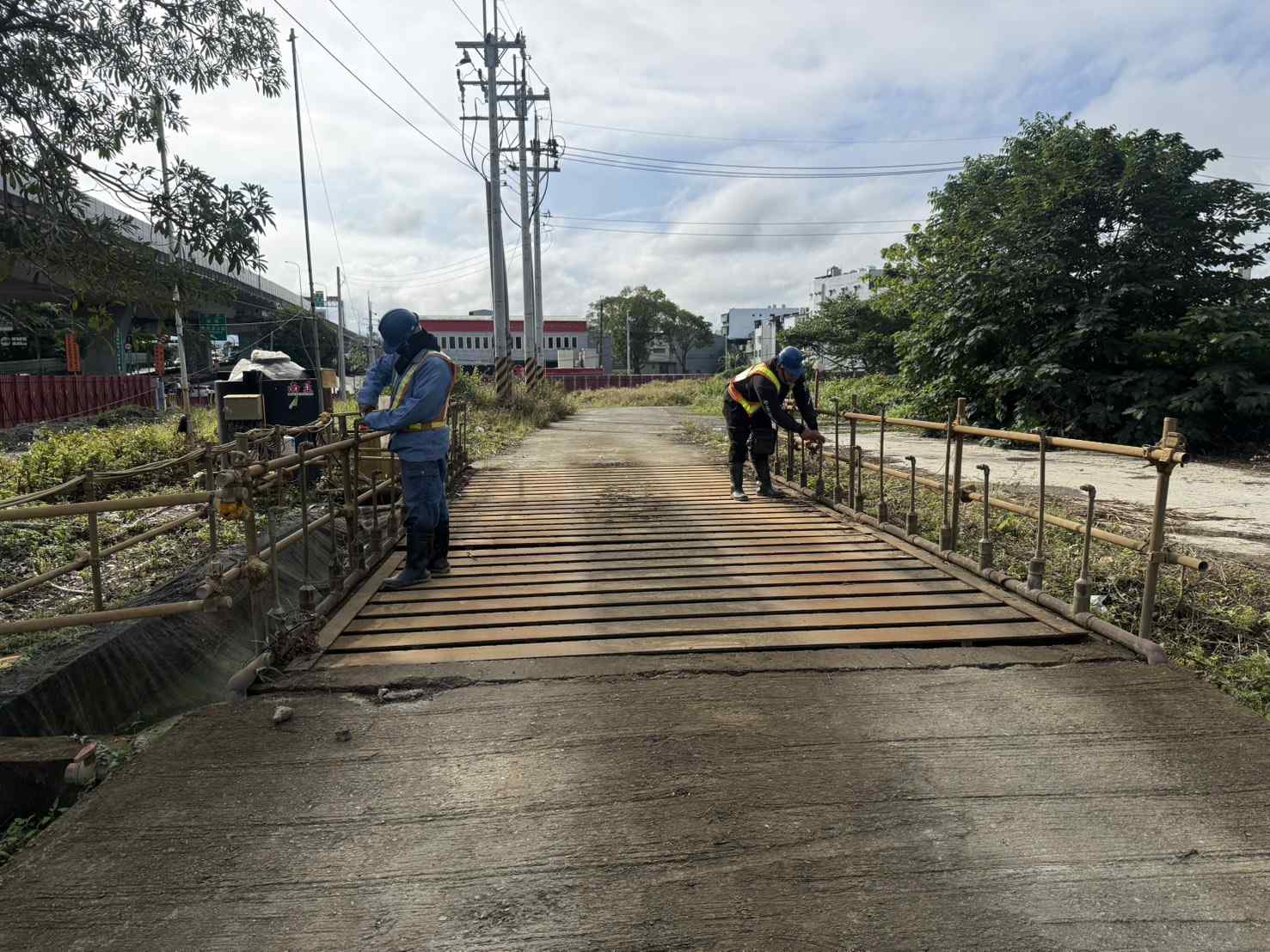 0123 整地土方工程、道路工程、排水工程、污水工程、共管工程、結構工程(橋梁)、機電工程及管理維護/工區洗車台巡檢維護