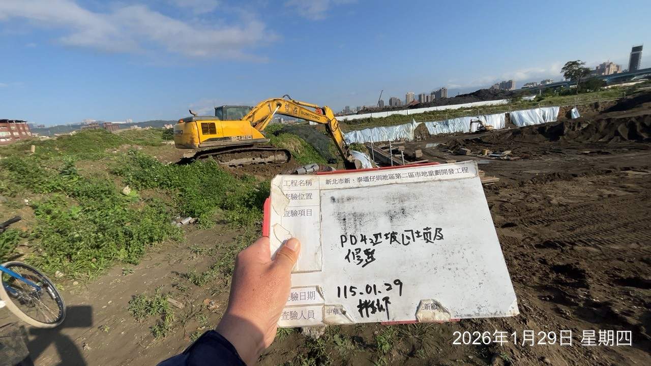 0129 整地土方工程、道路工程、排水工程、污水工程、共管工程、結構工程(橋梁)、圍籬工程、機電工程及管理維護/PD4滯洪池入流口護欄安裝