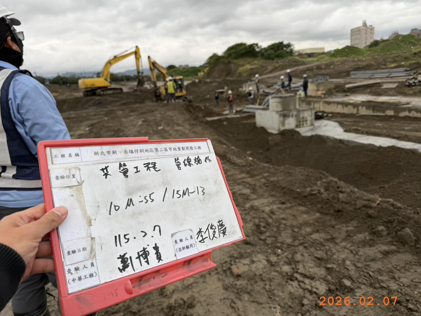 0207 整地土方工程、道路工程、排水工程、污水工程、共管工程、結構工程(橋梁)、機電工程及管理維護/15m-13,30m-4-5開口護欄安裝