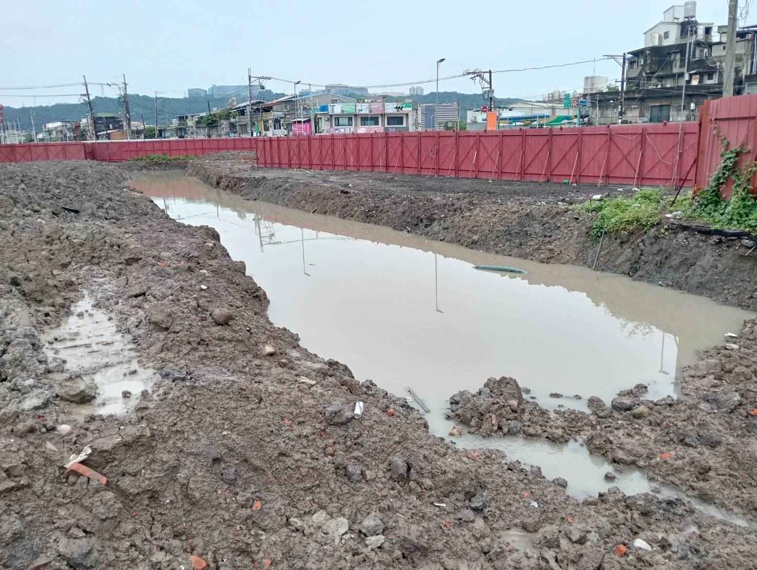 0514 管理維護/工區驟雨祛水/排水溝防汛清理/路面坑洞修補