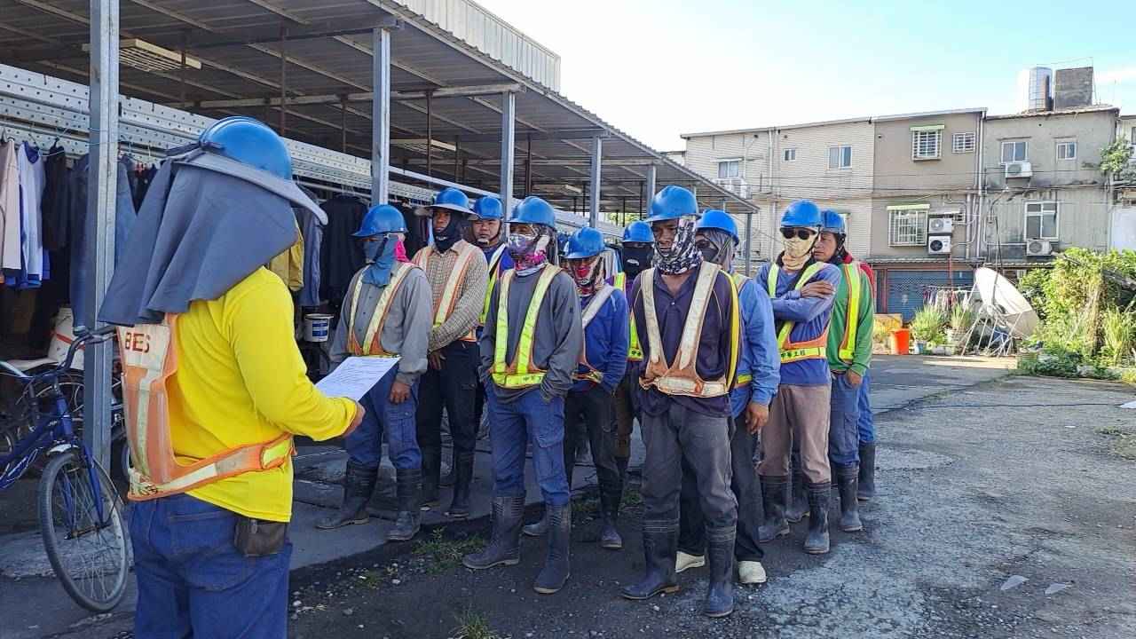 0816 共管工程、結構工程(橋梁)及管理維護/工區臨時照明廣告燈箱T-BAR夜間巡檢