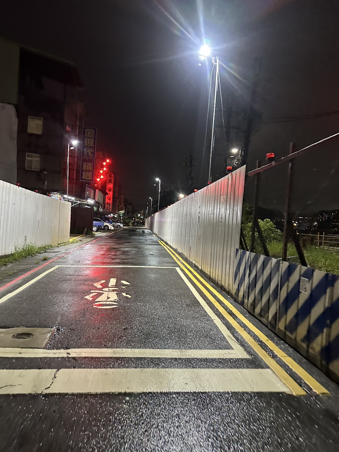 0816 共管工程、結構工程(橋梁)及管理維護/工區臨時照明廣告燈箱T-BAR夜間巡檢